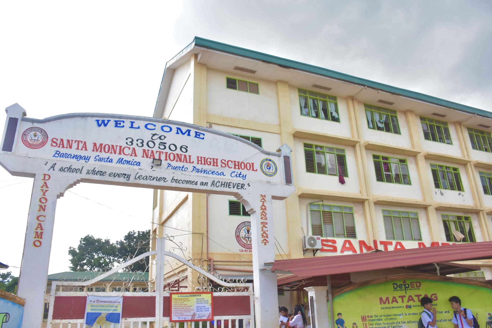 Teacher orders students to burn baggy pants at school gate in Palawan — discipline or humiliation?