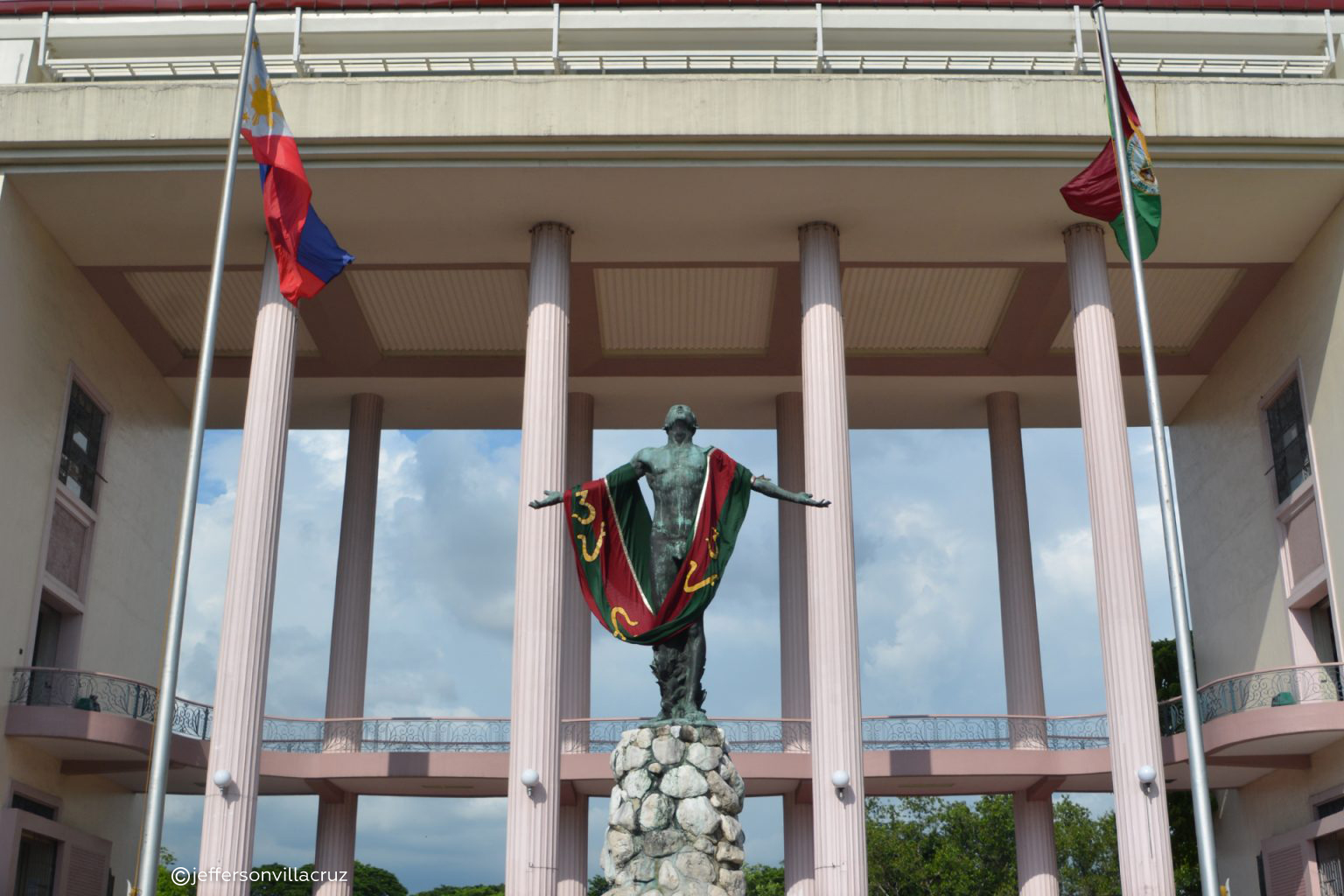 Baril ng guwardiya aksidenteng pumutok malapit sa Sunken Garden sa UP Diliman, iniimbestigahan ng mga awtoridad