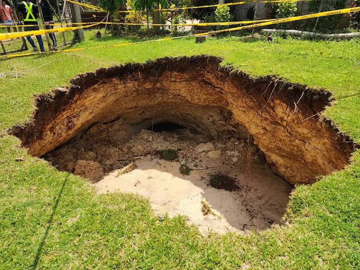 DOST nagbabala laban sa mga bitak at sinkhole matapos ang Magnitude 6.9 na lindol