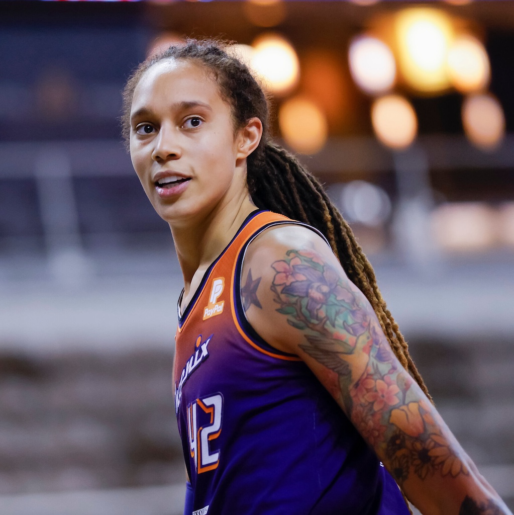 WNBA Star Brittney Griner Umalis sa Phoenix, Nakatakdang Pumirma sa Atlanta Dream