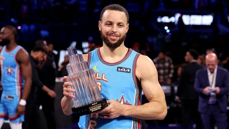 Stephen Curry Tumatanggap ng All-Star Game MVP Award