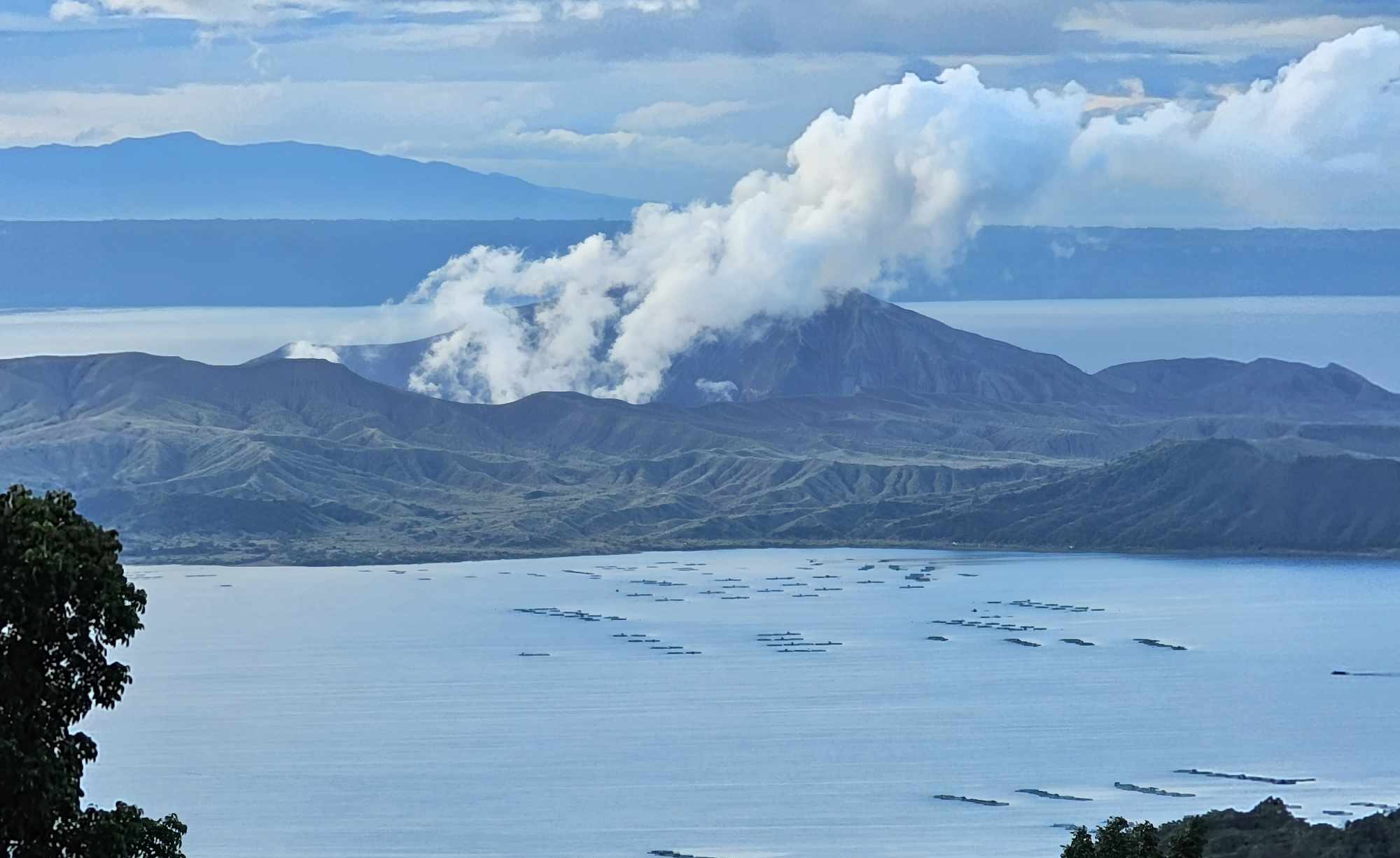 Posibleng buto ng tao, natagpuan sa Taal Lake retrieval operation