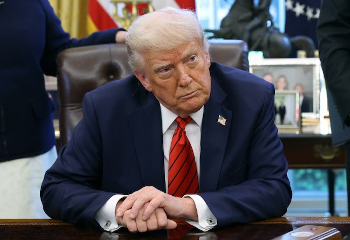 Trump, sinampahan ng kaso kaugnay $100,000 bayarin sa H-1B visas