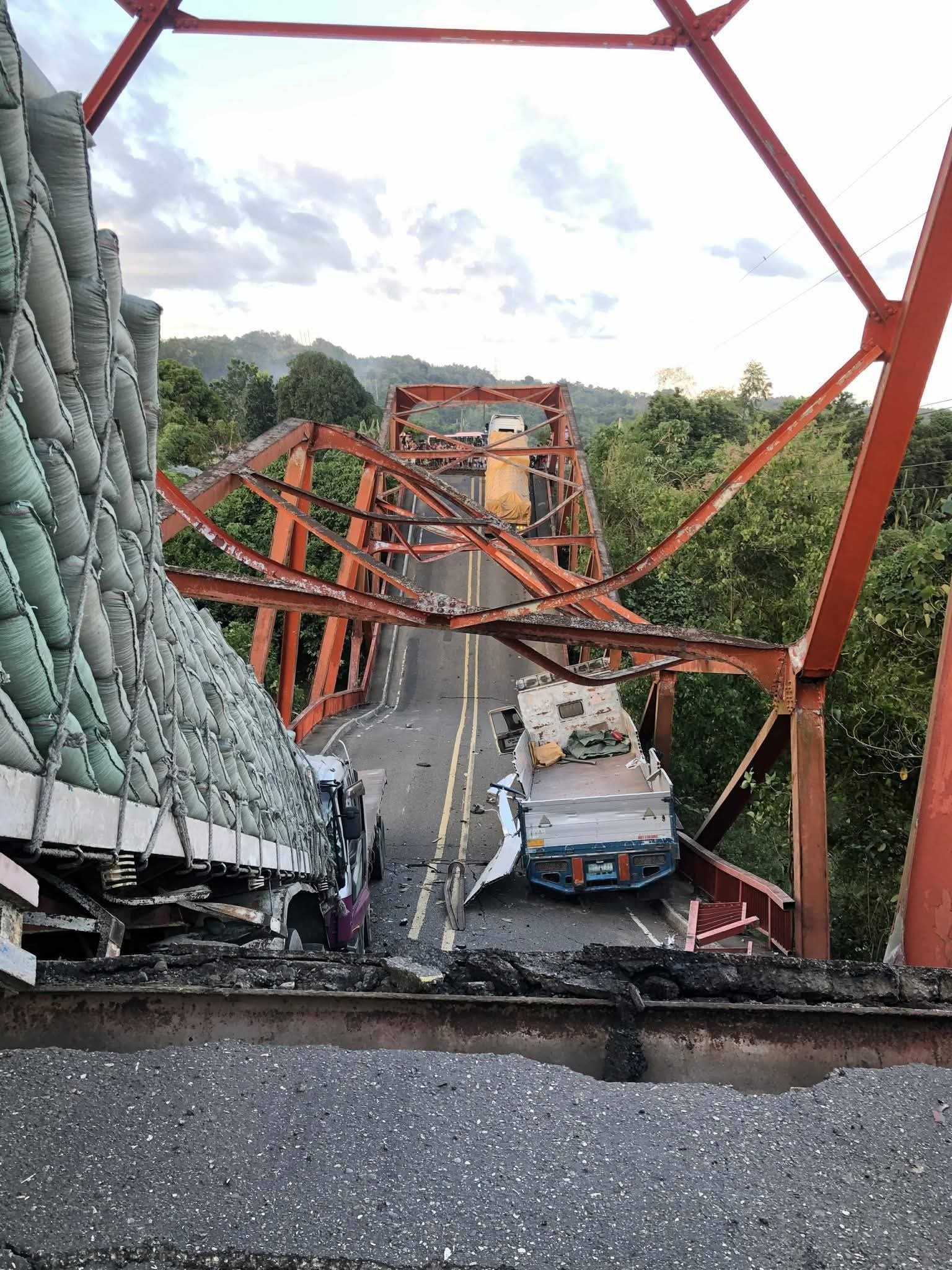 Piggatan Bridge sa Alcala, Cagayan, Bumagsak; Ilang Trailer Trucks Kasama sa Insidente